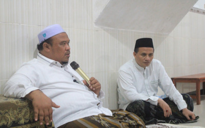 Pengasuh Pondok Pesantren Tanggir, KH. Manshur Mushlih, melakukan kunjungan resmi ke Pondok Pesantren Al Manshur